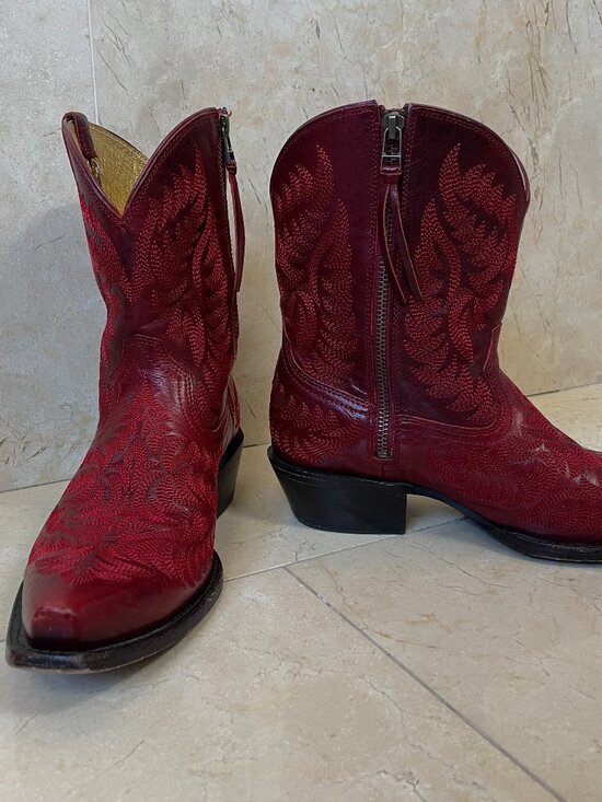 Ariat Shoes - Ariat Cate Snip Toe Cowboy Boot Womens  8